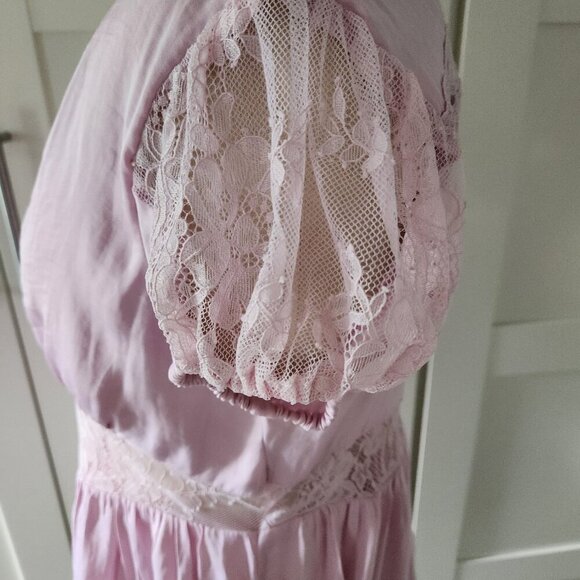 Urban Outfitters Kimchi Blue Isabella Puff Sleeve Lace Blouse light purple Sz M - Picture 8 of 11